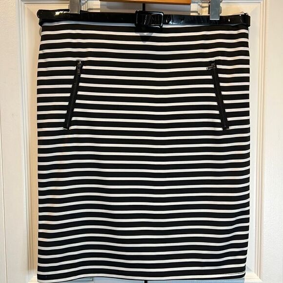 Black and White Striped Knee Length Shirt Size 6‎ - Picture 1 of 7